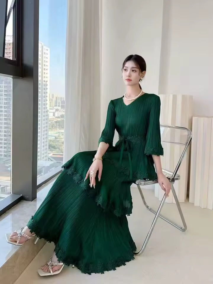 Pleated lace hem layer dress