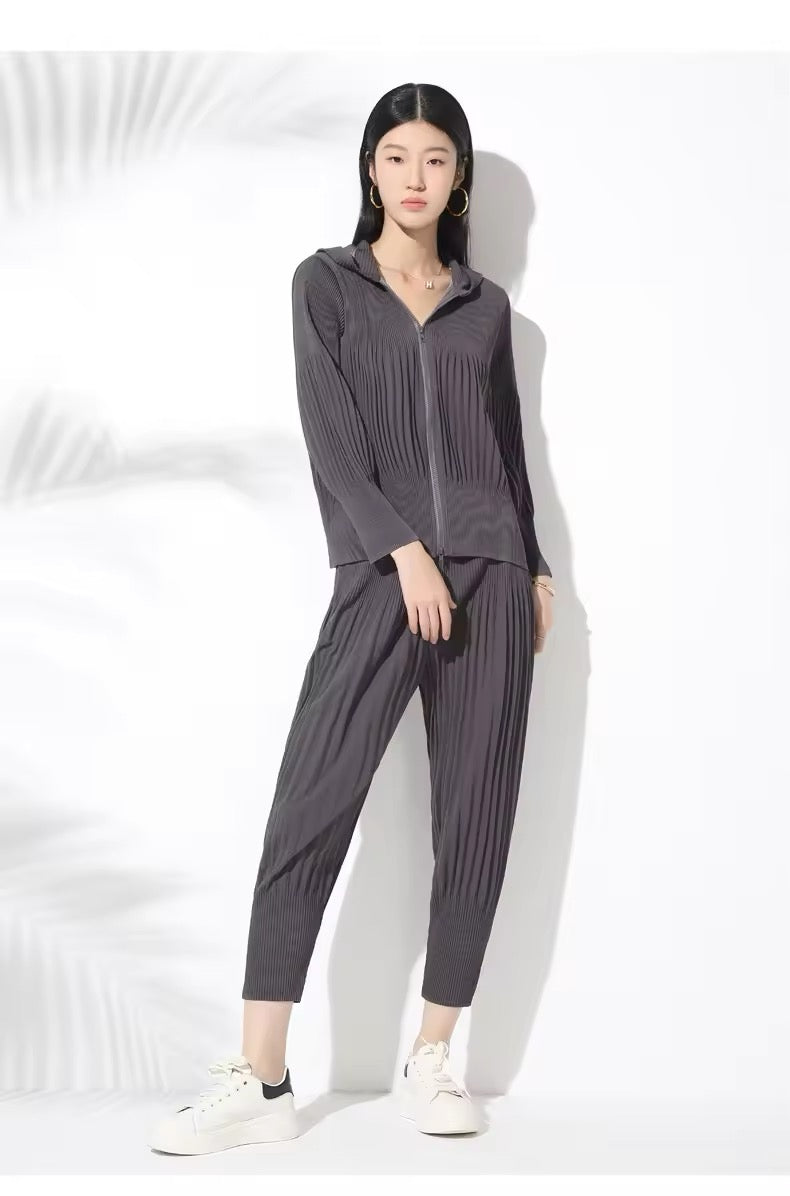 Pleated jacket & pants tracksuit