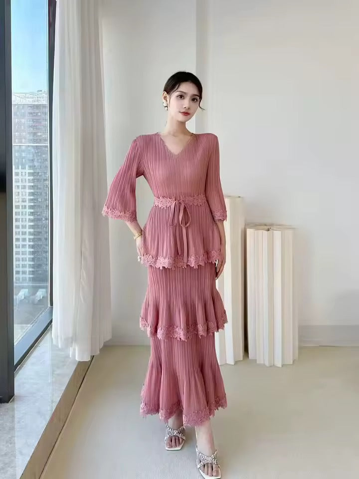 Pleated lace hem layer dress