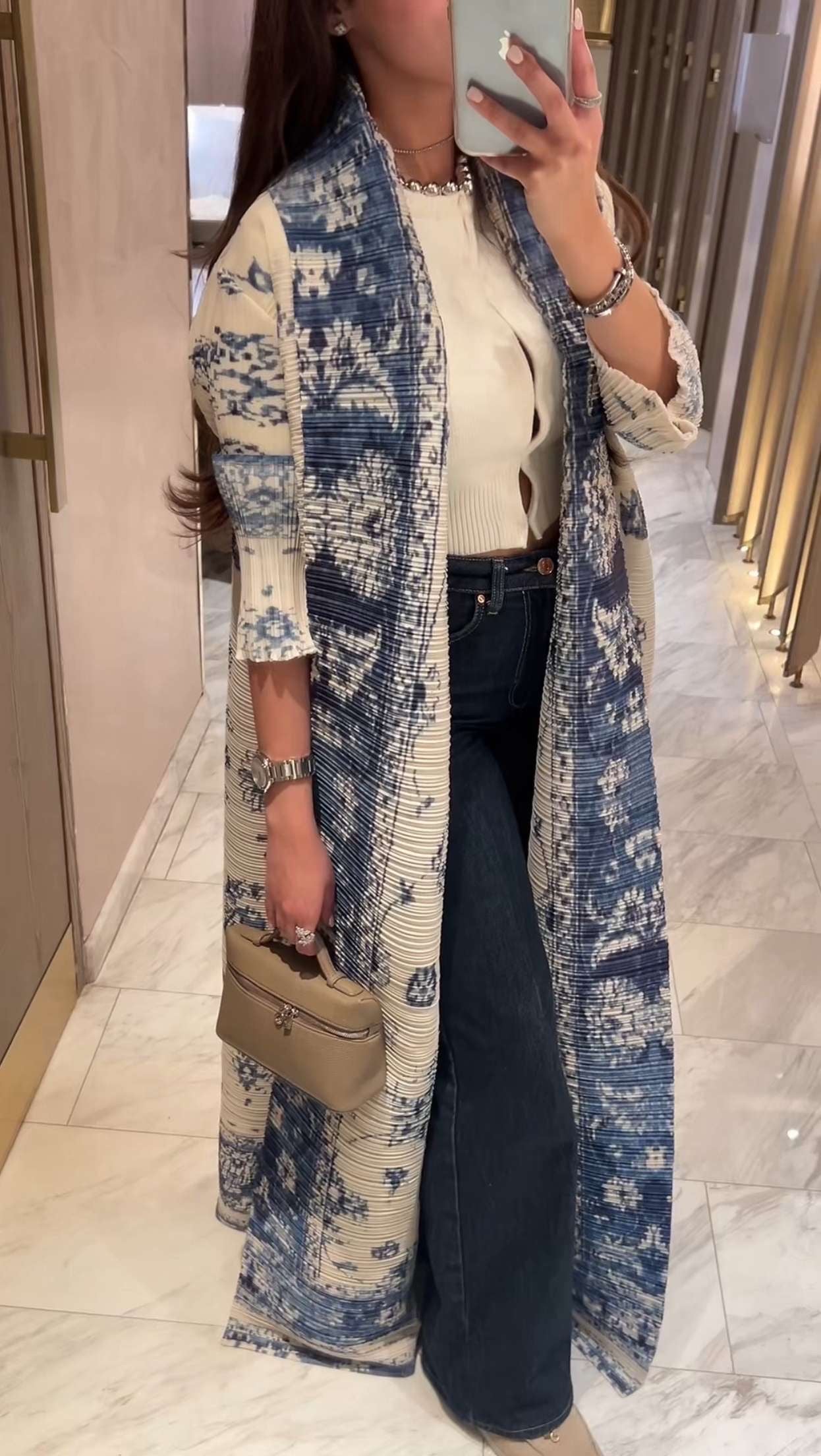 Printed pleated throw