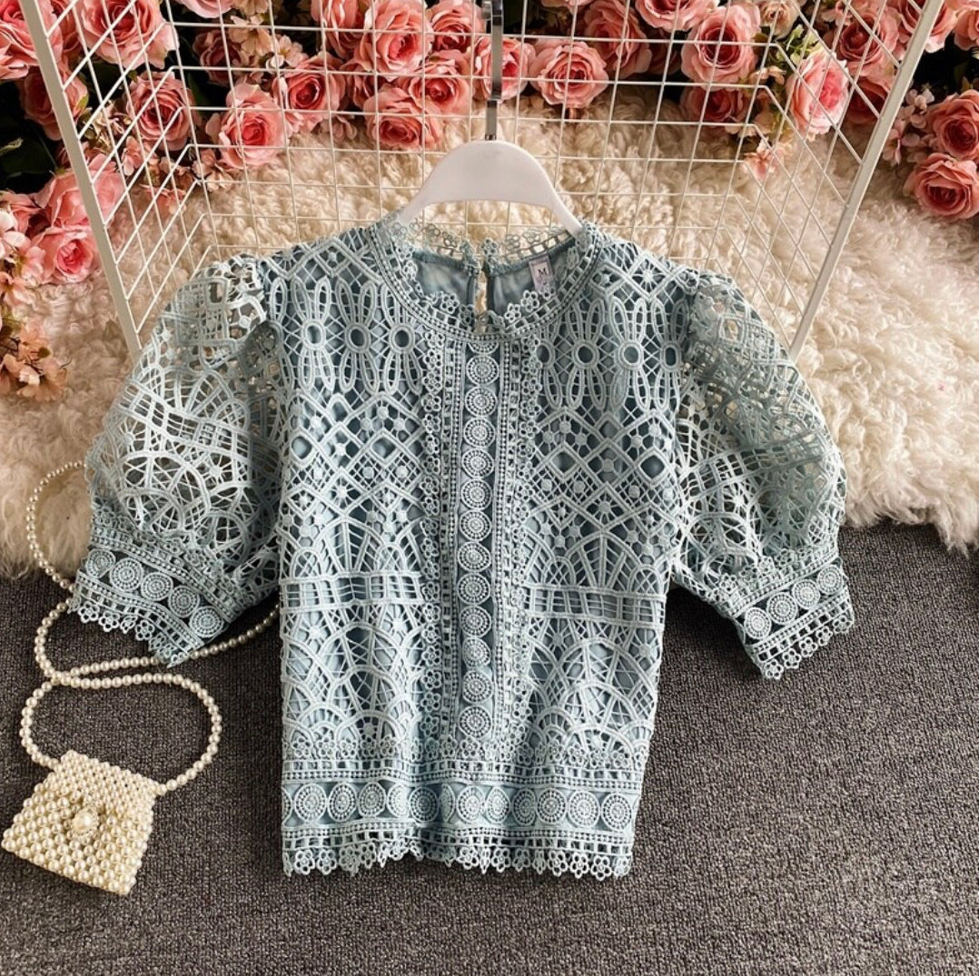 Puff sleeve lace top