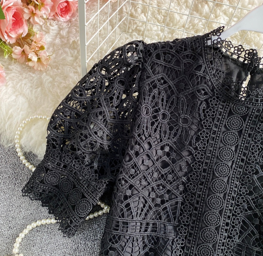 Puff sleeve lace top